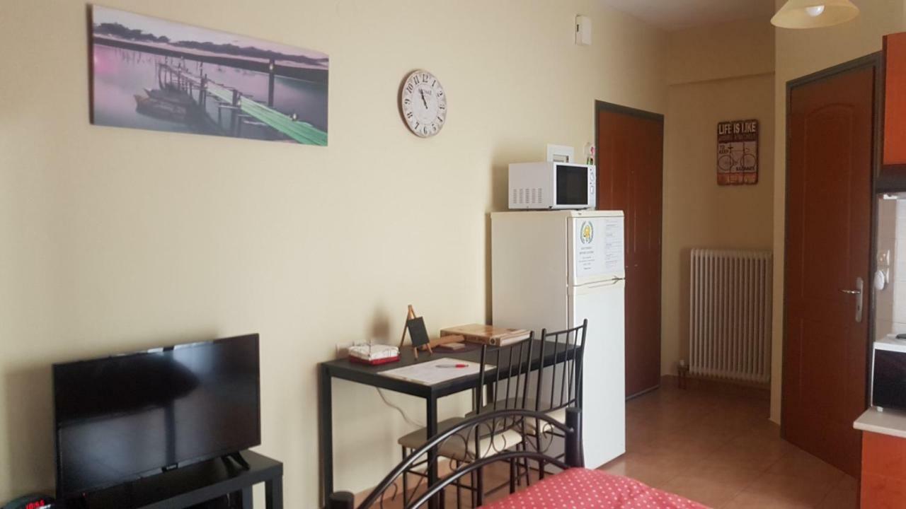 Cozy Loft Apartment Missolonghi Bagian luar foto